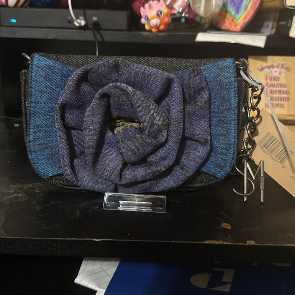 Steve Madden. Crossbody Hand painted  Borla flower